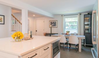32 Pleasant Hill Rd, Falmouth, ME 04105