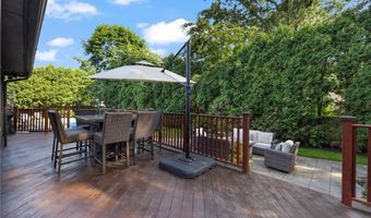 788 Namquid Dr, Warwick, RI 02888