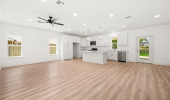 908 SNOW WHITE Dr, Alexandria, LA 71303