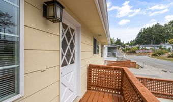 749 1ST St, Brookings, OR 97415