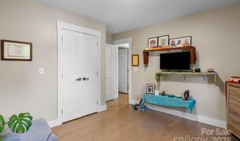 12 Buckshot Ridge Dr, Asheville, NC 28804