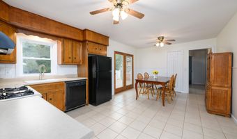 35 Fairview Dr, Middletown, NJ 07748