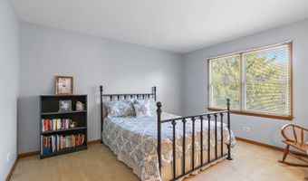 1045 Helen Dr, Algonquin, IL 60102