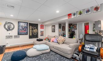 101 Austin Meadows Ln, North Kingstown, RI 02852