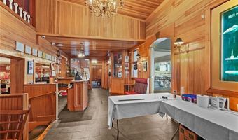 383 Metacom Ave, Bristol, RI 02809