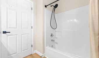14 Brittany Dr, Bayville, NJ 08721