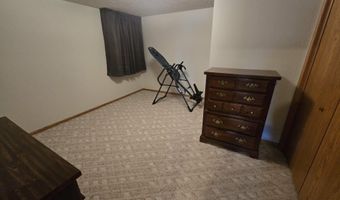511 Clearwater Cir, Beatrice, NE 68310
