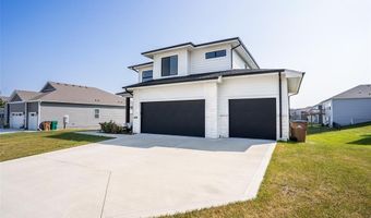 3217 Lakeview Dr SE, Altoona, IA 50009