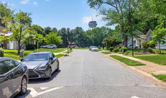 726 PLUMTREE Ln, Claymont, DE 19703