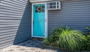 209 Fernwood Dr, Bayville, NJ 08721