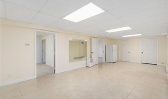 220 Island Dr, Middletown, RI 02842