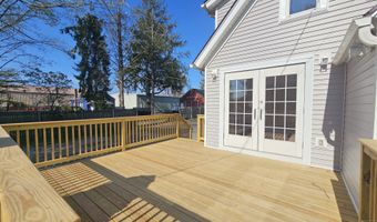 35 Meadow Rd, Clinton, CT 06413