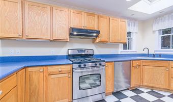 61 Howland Ave, Jamestown, RI 02835