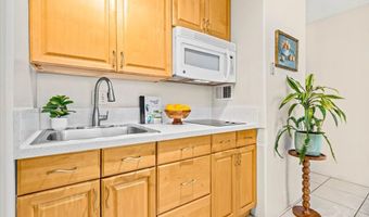 929 Ahana St 303, Honolulu, HI 96814