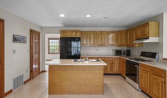 9 Maxwell Dr, Brookline, NH 03033