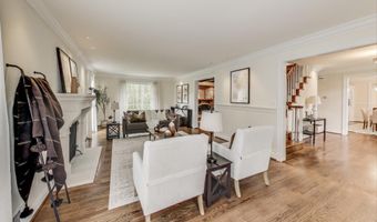 8806 FOX HILLS Trl, Potomac, MD 20854