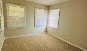 1038 E WALNUT St, Altus, OK 73521