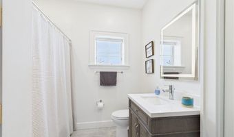 20 E Bowery St 3B, Newport, RI 02840