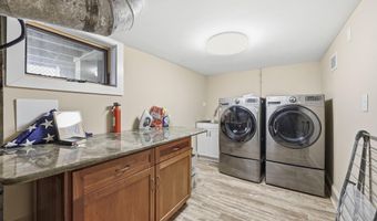 2817 24TH St N, Arlington, VA 22207