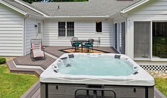 28 Wintergreen Hill Rd, Danbury, CT 06811