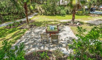 7 Petigru Dr, Beaufort, SC 29902
