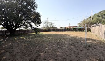 712 9th St, Abernathy, TX 79311