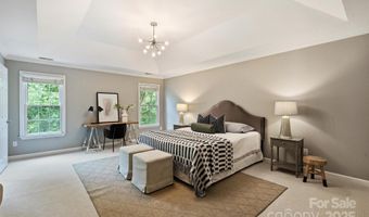 2100 Sablewood Dr, Charlotte, NC 28205