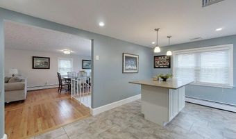 7 Wilbur Ave, Newport, RI 02840