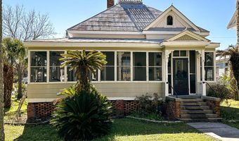 142 4th St, Apalachicola, FL 32320