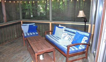 43 Camelot Dr, Bedford, NH 03110