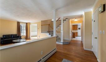 38 Kristen Ln, North Kingstown, RI 02852