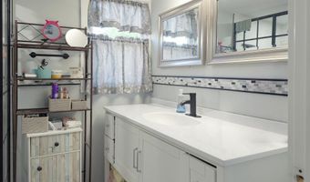 2 N RAILROAD Ave, Delmar, DE 19940