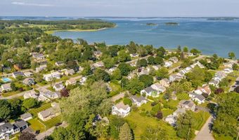 5 Phillips Rd, Falmouth, ME 04105