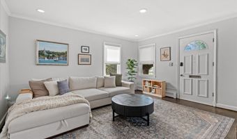 1610 SUTER St, Alexandria, VA 22314