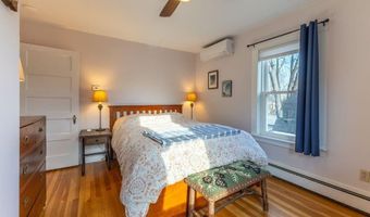 28 Mountainview Ave, Bangor, ME 04401