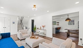 9817 FERNWOOD Rd, Bethesda, MD 20817