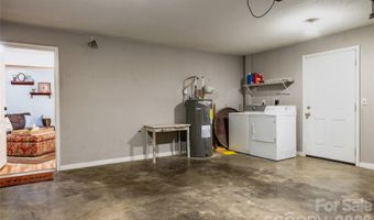 7 Oak Hollow Dr, Asheville, NC 28805