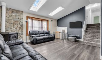 41 Deck St, Barnegat, NJ 08005