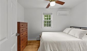 12 Granada Ter, Middletown, RI 02842