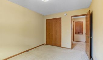 7454 Upper 24th St N, Oakdale, MN 55128