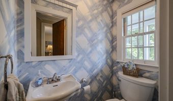 8 Carlson Cir, Boston, MA 02132