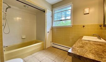 162 Keach Pond Dr, Glocester, RI 02814