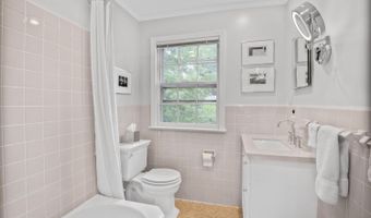 7721 MARYKNOLL Ave, Bethesda, MD 20817