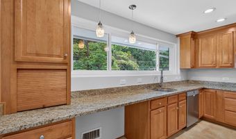 10228 HATHERLEIGH Dr, Bethesda, MD 20814