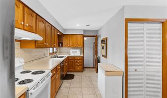 193 Fairway Dr, Akron, OH 44333