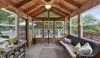 1457 Greenfield Crossing Ct, Ballwin, MO 63021