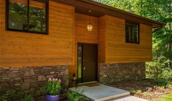 2 Oak Grove Rd, Arden, NC 28704