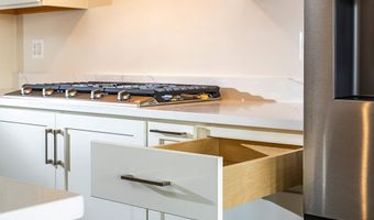 23630 WINTERDAY Dr, Ashburn, VA 20148