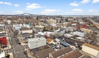 31 COTTAGE St, Bayonne, NJ 07002