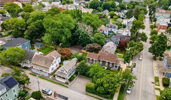 8 Lincoln Ave, Bristol, RI 02809